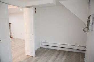 2350 Baldwin Ave, Unit 1B in Holmes, PA - Foto de edificio - Building Photo