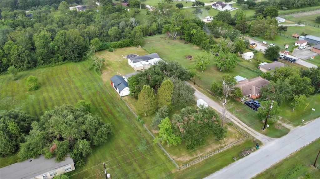 10520 Leedy Rd in Manvel, TX - Building Photo