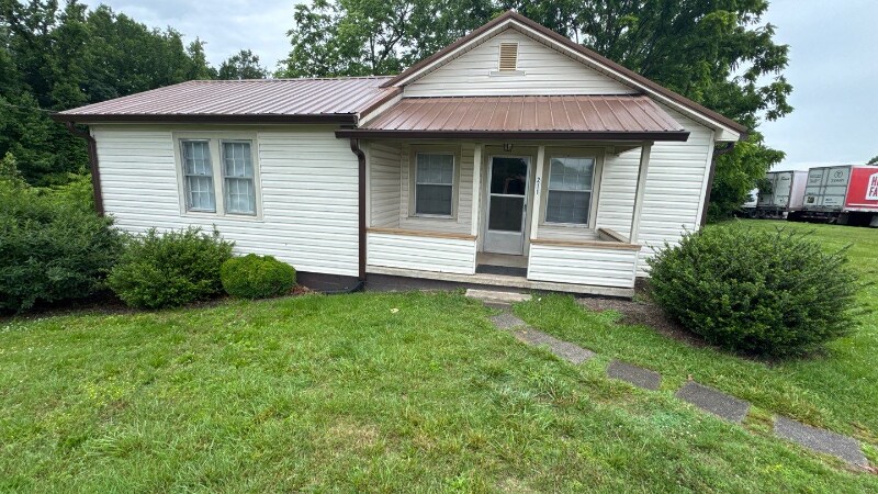 211 Wilkes St in Wilkesboro, NC - Building Photo