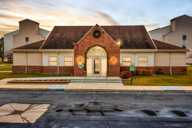 Shelby Manor Senior Apartments in Shelby Township, MI - Foto de edificio - Building Photo