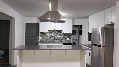 252 N State St, Unit 2FL in Ansonia, CT - Foto de edificio - Building Photo