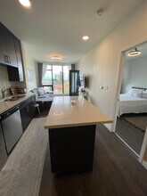 690 King St W in Kitchener, ON - Building Photo - Building Photo