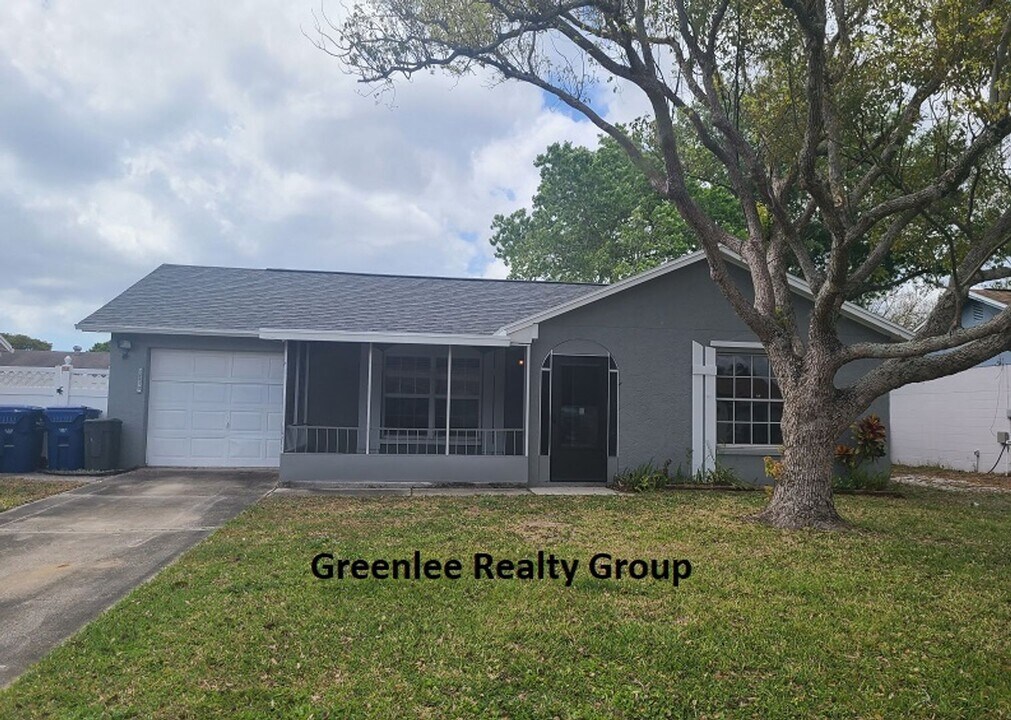 3443 Martell St in New Port Richey, FL - Building Photo