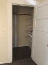 1226 E 12th St, Unit #3 in The Dalles, OR - Building Photo - Building Photo