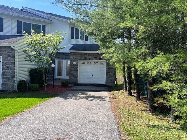 property at 262 Tamerisk Ln