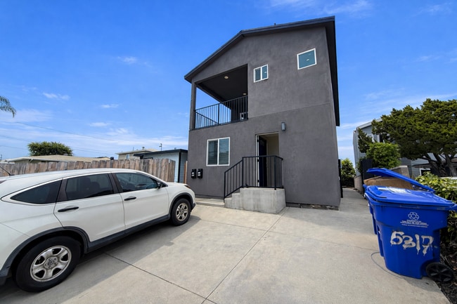 property at 5317-5319 W Falls View Dr