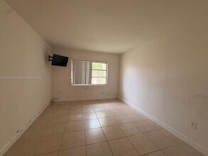 13890 SW 90th Ave in Miami, FL - Building Photo - Building Photo