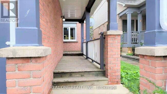 6061 Leeside Crescent in Mississauga, ON - Building Photo - Building Photo