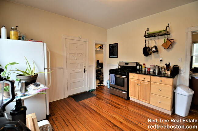 67 Washburn Ave, Unit 2 in Cambridge, MA - Foto de edificio - Building Photo
