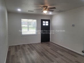 407 Hemlock St in Van Buren, AR - Foto de edificio - Building Photo