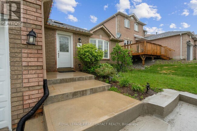 16 Waddington Crescent in Barrie, ON - Building Photo - Building Photo
