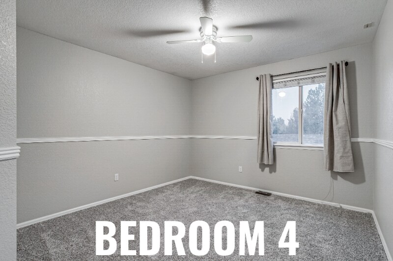 13031 Dexter St in Thornton, CO - Foto de edificio