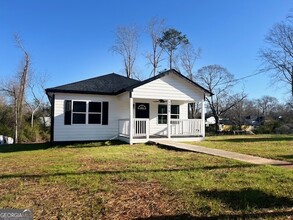 1215 Lake Ave in Griffin, GA - Foto de edificio - Building Photo