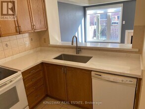 3022 Mission Hill Dr in Mississauga, ON - Building Photo - Building Photo