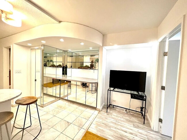 210 E 47th St in New York, NY - Building Photo - Building Photo