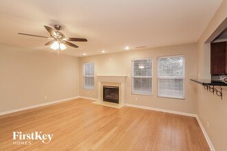 13934 Lawrence Farm Ln in Charlotte, NC - Foto de edificio - Building Photo