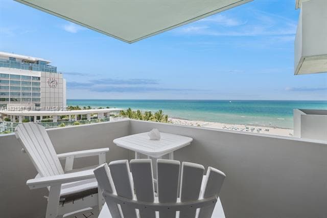 2899 Collins Ave, Unit 1025 in Miami Beach, FL - Building Photo - Building Photo