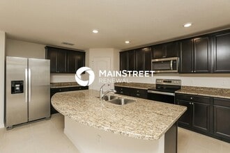 35665 Rose Moss Ave in Leesburg, FL - Foto de edificio - Building Photo