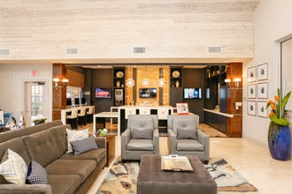 Aston at Cinco Ranch in Katy, TX - Foto de edificio - Interior Photo