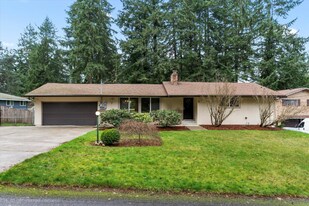 10914 93rd Ave SW in Lakewood, WA - Building Photo