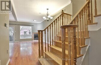 2344 Dalebrook Dr in Oakville, ON - Building Photo - Building Photo