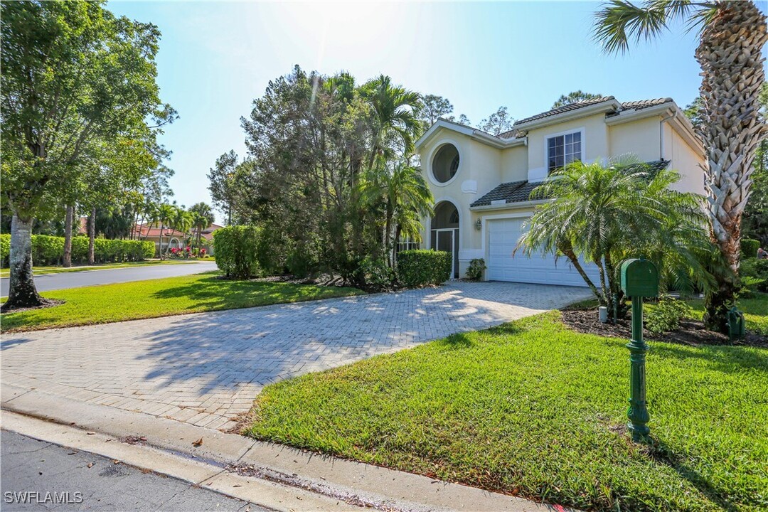 7864 Stratford Dr in Naples, FL - Building Photo