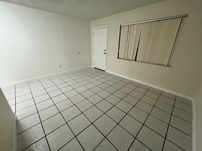 2260 W 53rd Pl in Hialeah, FL - Building Photo - Building Photo