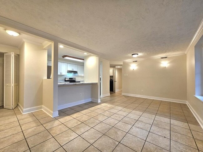 8386 Brockham Dr in Woodlawn, VA - Foto de edificio - Building Photo
