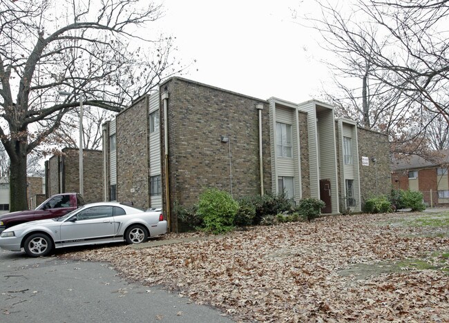 Marquis Apartments in Memphis, TN - Building Photo - Building Photo