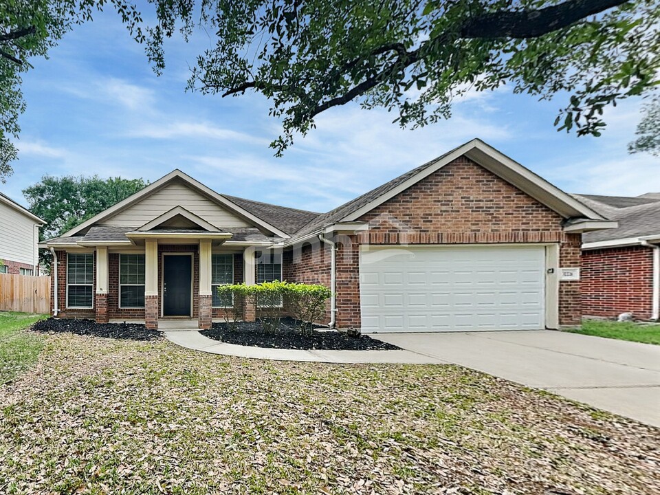 32226 Willow Creek Park in Conroe, TX - Building Photo