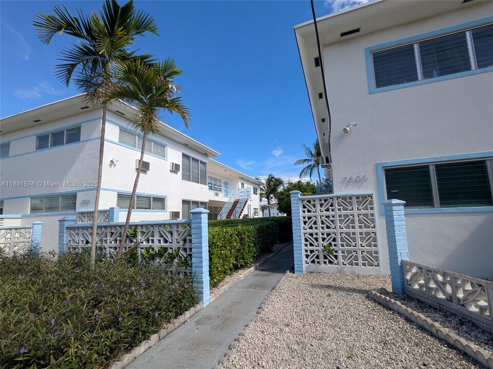 7805 Crespi Blvd in Miami Beach, FL - Building Photo