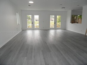 1845 Vista Way in Margate, FL - Foto de edificio - Building Photo