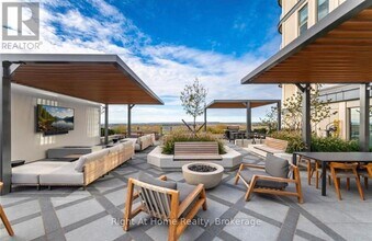 3240 William Colston Ave in Oakville, ON - Building Photo - Building Photo