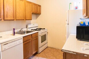 1101 W Barry Ave in Chicago, IL - Building Photo