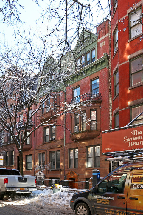 62-64 W 70th St in New York, NY - Foto de edificio