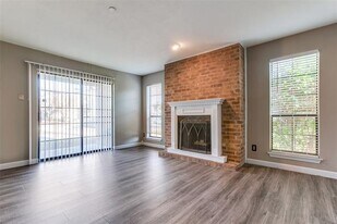 5806 Marvin Loving Dr in Garland, TX - Building Photo