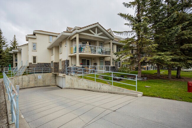 Park Place in Banff, AB - Building Photo - Building Photo