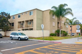 Marlborough Villas in San Diego, CA - Building Photo - Building Photo