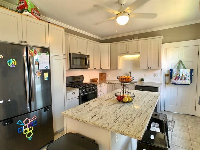 32 Lakeville Rd in Boston, MA - Building Photo - Building Photo