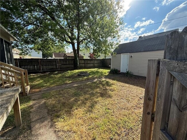 73 Gillis Rd in Portsmouth, VA - Building Photo - Building Photo