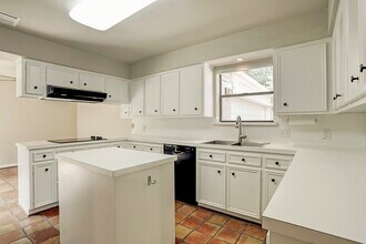 15614 Whitewater Ln in Houston, TX - Building Photo - Building Photo