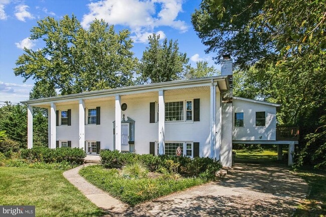 8907 Captains Row in Alexandria, VA - Building Photo - Building Photo