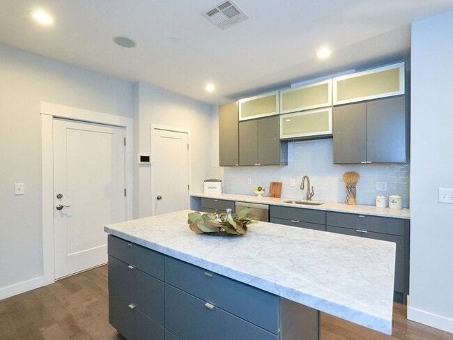 186-188-188 Paris St in Boston, MA - Building Photo - Building Photo