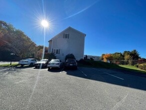 29 Georgetown Dr in Nashua, NH - Foto de edificio - Building Photo