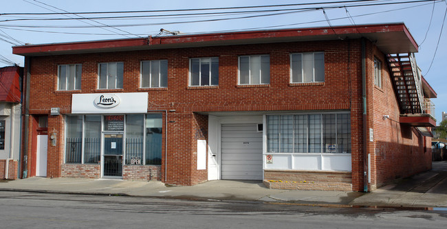 2566-2580 San Carlos Ave in Castro Valley, CA - Foto de edificio - Building Photo