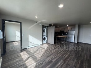 226 E Greenfield Ln in Bismarck, ND - Building Photo - Building Photo