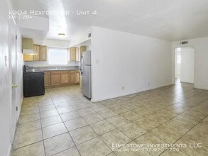 1904 Rexford Dr-Unit -Unit 4 in Las Vegas, NV - Foto de edificio - Building Photo