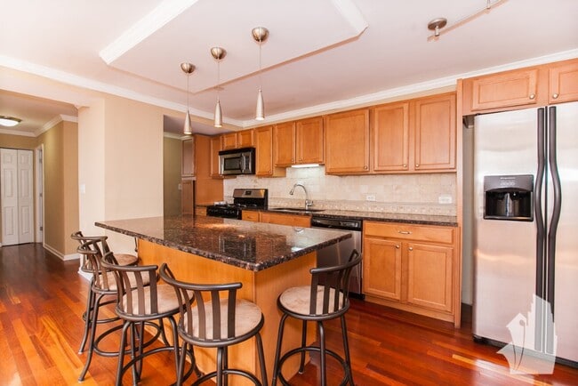 3950 N Lake Shore Dr, Unit 1817 in Chicago, IL - Foto de edificio - Building Photo