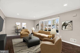 927 Juliet Ln in Arnold, MD - Building Photo