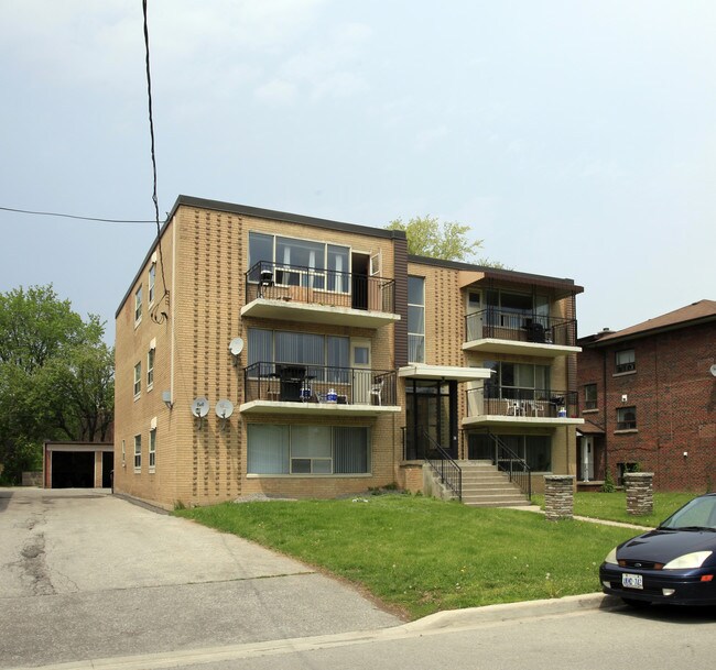 38 Meadowbrook Rd in Toronto, ON - Building Photo - Primary Photo